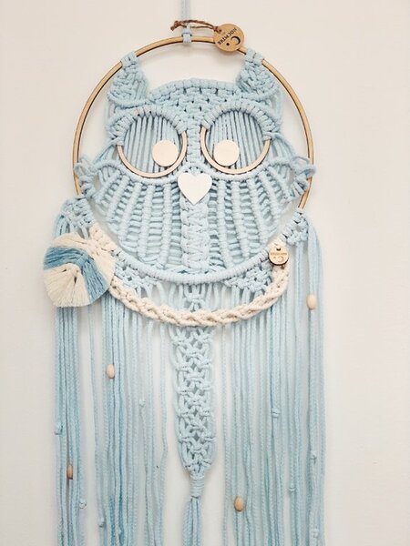BRIMOON Sova macramé závěsná dekorace 66 x 28 cm Barva: Modrá