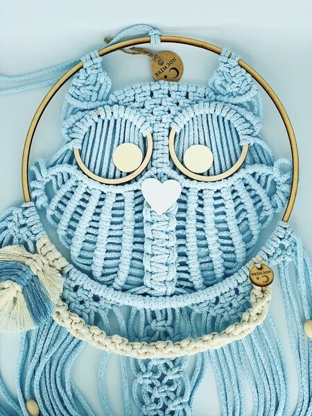 BRIMOON Sova macramé závěsná dekorace 66 x 28 cm Barva: Modrá