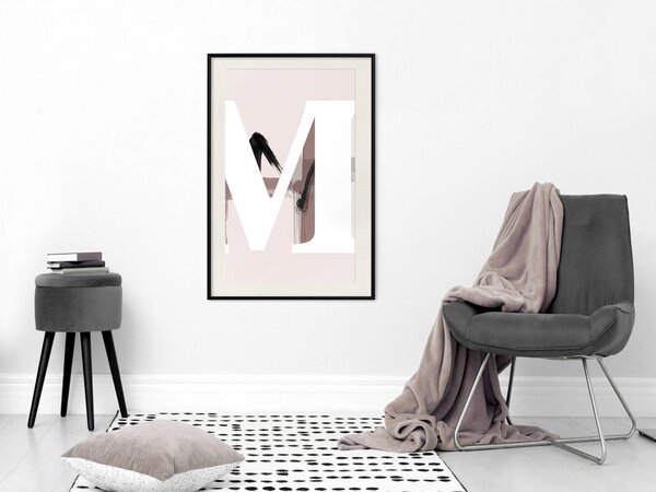 Plakát Písmeno M - bílé písmeno abecedy na světle růžovém abstraktním pozadí