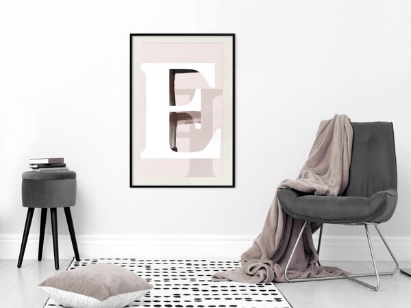 Plakát Písmeno E - bílé písmeno abecedy na abstraktním pastelovém pozadí