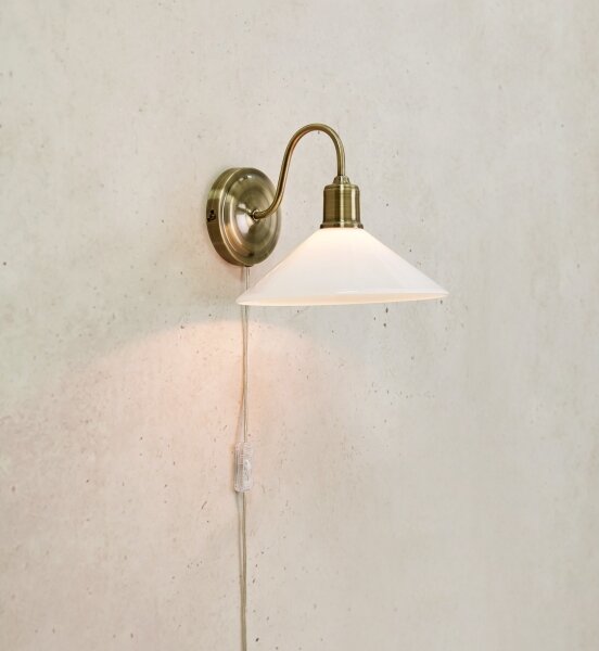 Markslöjd 108865 - Nástěnná lampa VELA 1xE27/40W/230V mosaz/bílá