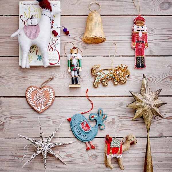 Set šesti dřevěných vánočních ozdob Bloomingville Nikita 13 cm