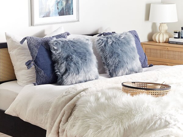 Sada 2 dekorativních polštářů LUBHA Umělá kožešina 42 x 42 cm Tmavě modrá Bez vzoru
