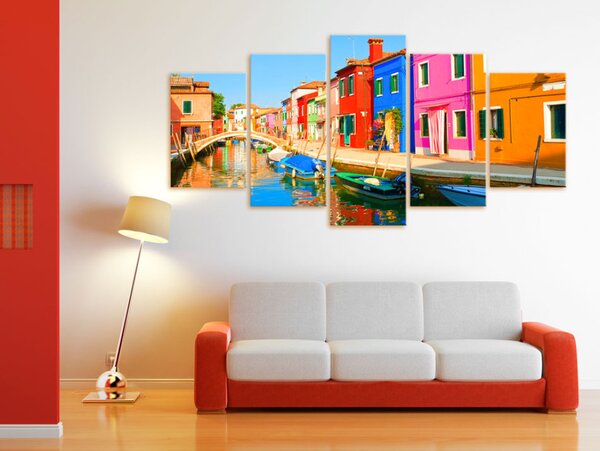 Obraz Město oživené barvami (5-dílný) - barevná architektura nad vodou