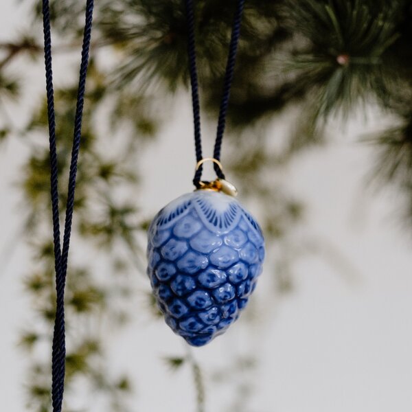 Vánoční ozdoba Blue Collectibles Pinecone 5,5 cm