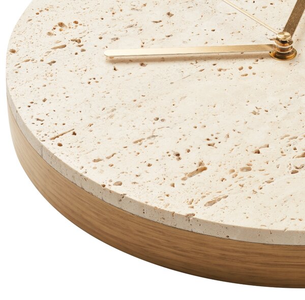 -25 % Dny MOMENTI– Bolia Travertinové nástěnné hodiny Tima 28 cm s dubovou deskou