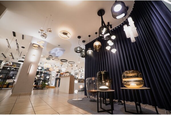 Designová stolní lampa Brokis Macaron S, PC1038, 1xGX53 Barva skla: Šedá kouřová - transparentní sklo, Základna: Dub evropský - bíle mořený, Disk: BROKISGLASS - kouřově šedá mat