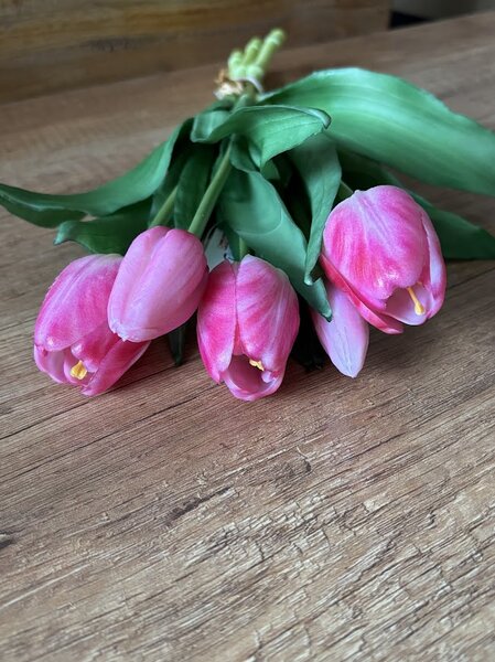 Kytice tulipánů v různých barvách Barva: Bílá