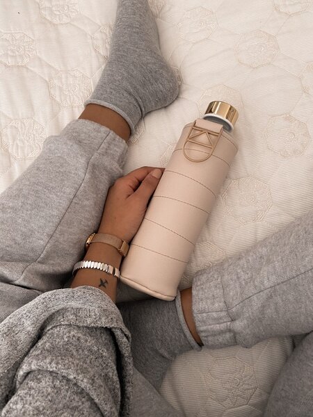 Skleněná lahev s obalem z umělé kůže EQUA Beige 750 ml