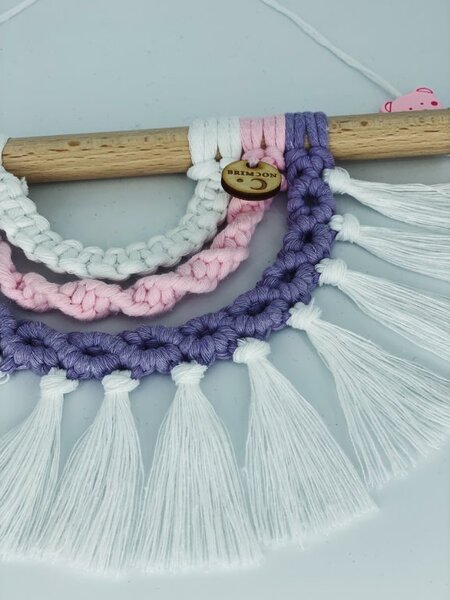 BRIMOON Duha macramé bílo-růžovo-fialová 30 x 16 cm