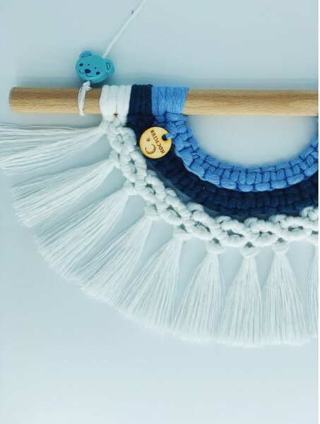 BRIMOON Duha macramé bílo-modrá 30 x 16 cm