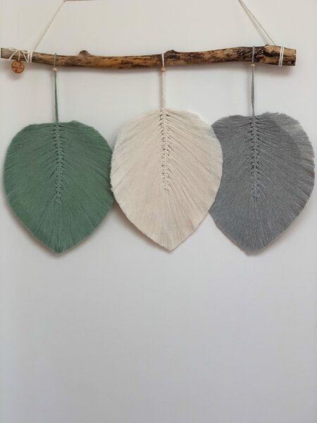 BRIMOON Macramé tři listy 80 x 46 cm