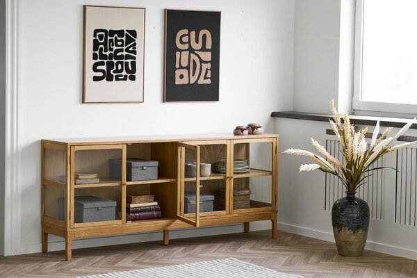 -25 % Dny MOMENTI– Nordic Living Dubová vitrína Zamma 80 x 180 cm