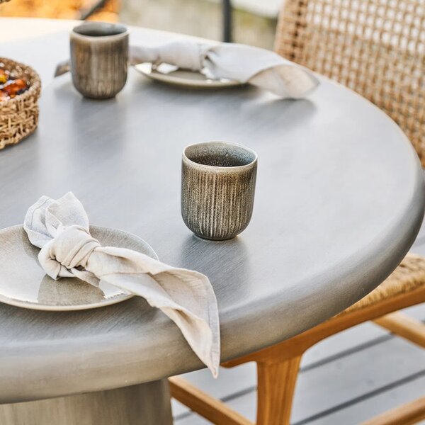 -25 % Dny MOMENTI– Nordic Living Šedý cementový zahradní stůl Neto 120 cm