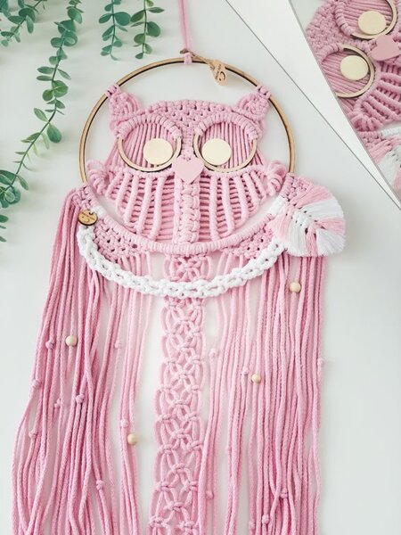 BRIMOON Sova macramé závěsná dekorace 66 x 28 cm Barva: Růžová