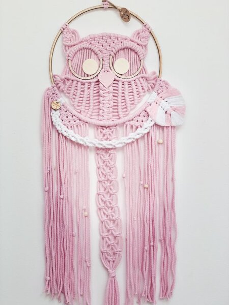 BRIMOON Sova macramé závěsná dekorace 66 x 28 cm Barva: Růžová