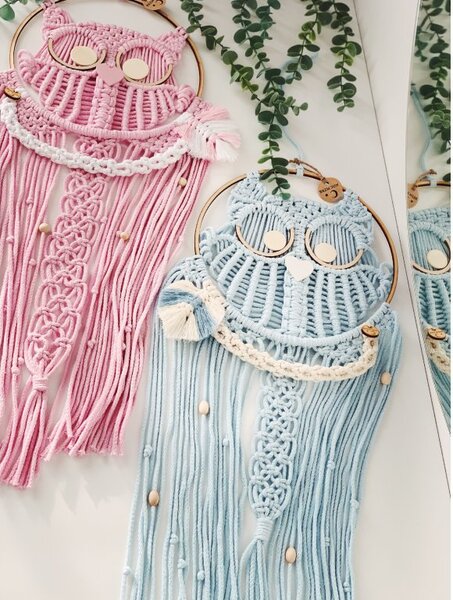 BRIMOON Sova macramé závěsná dekorace 66 x 28 cm Barva: Růžová