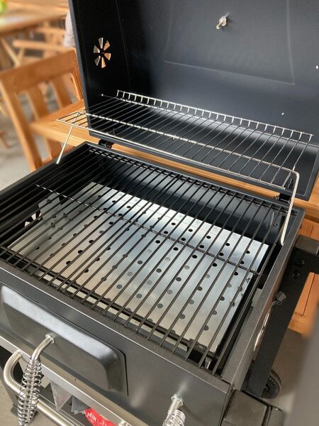 Noela BBQ gril na dřevěné uhlí
