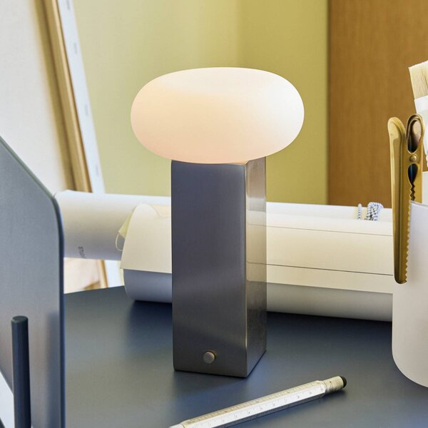 Hübsch LED stolní lampa na baterie LOW, niklová barva, výška 20 cm, kov, stmívatelný, Hliník / šedá / zinek, Obývací pokoj / jídelna, kov, Moderní