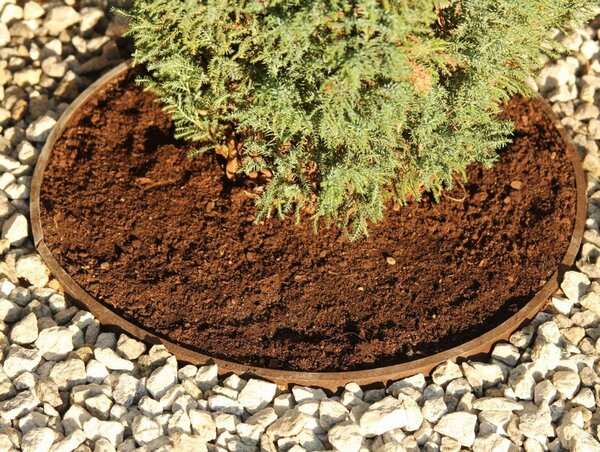 Plastový obrubník pro neviditelné ohraničení 45 mm