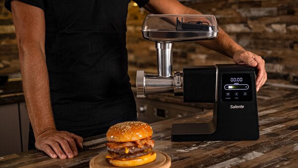 Salente MeatPlus, mlýnek na maso s digitálním dotykovým displejem, černý
