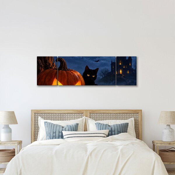 Obraz - Černá kočka u svítící dýně na Halloween (170x50 cm)