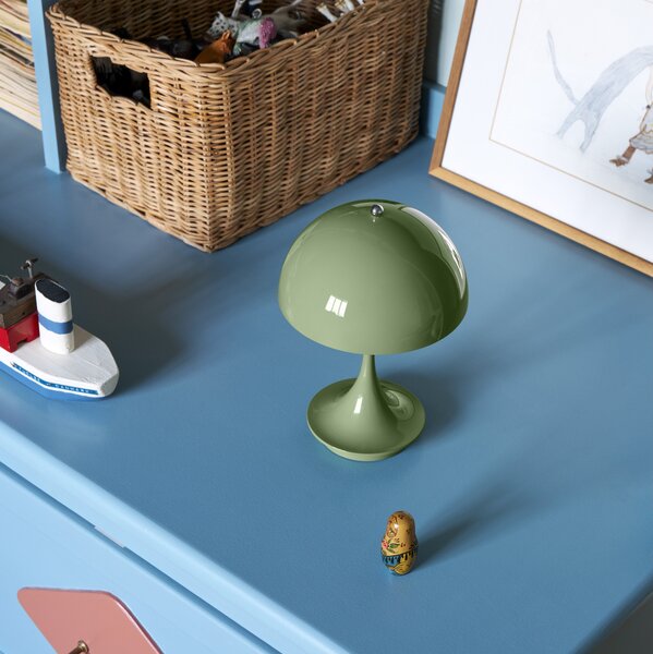 LOUIS POULSEN Přenosná lampa Panthella 160, Opaque moss green