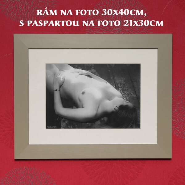 Pasparta do rámečku na foto30x45cm Velikost: 30x45cm, výsek: 20x29cm (pro foto 21x30cm), Barva pasparty: Bílá