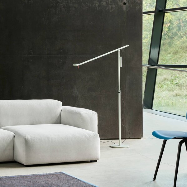 HAY LED stojací lampa Hay Fifty-Fifty, šedá, výška 135 cm, stmívatelné, stmívatelný, Hliník / šedá / zinek, Obývací pokoj / jídelna, Hliník, Design