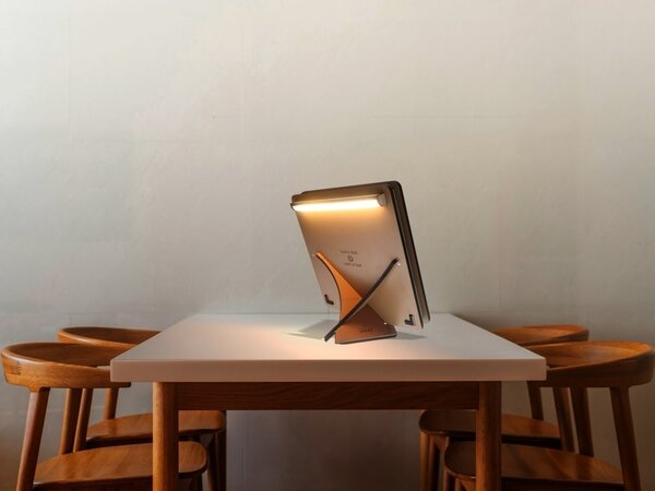 "Koně" lampa 31x31cm provedení povrchu: dub světlý