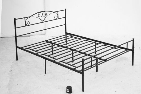 HOMCOM Kovový Dvoulůžkový Rám na Postel pro Matrace 150x200 cm s Hlavovou a Nohovou částí, Struktura s Úložným Prostorem pod Postelí 158x211x106 cm Če