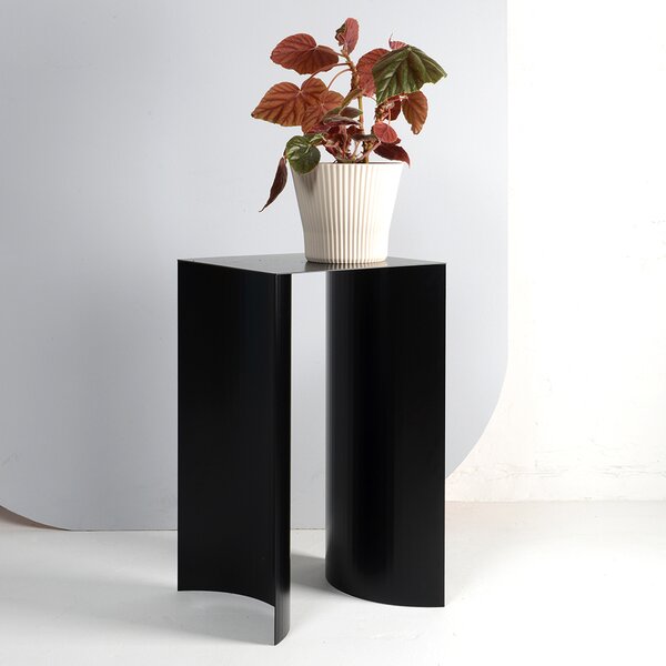 Ok Design designové odkládací stolky Arc Table