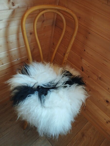 ARCTIC FUR Sedák z islandské ovčí kůže, patchwork