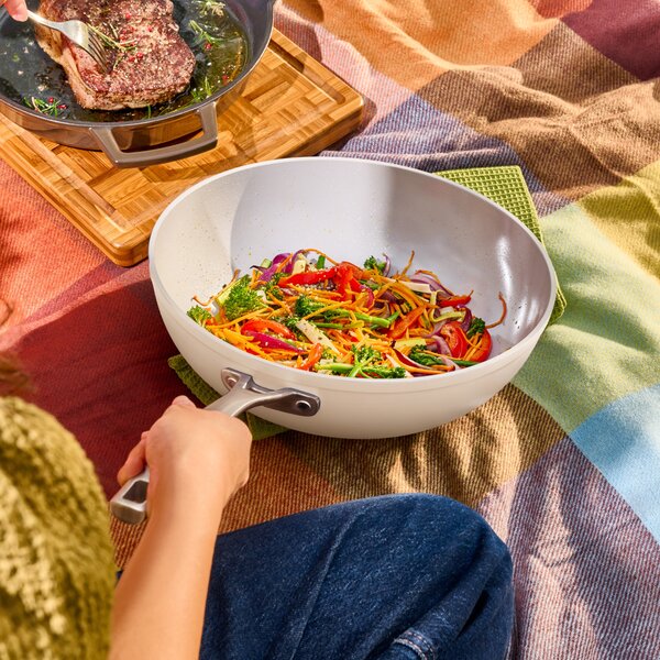 Elmich Nepřilnavá keramická pánev wok Zen Ø 28 cm - krémově bílá