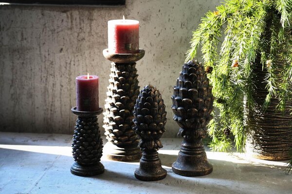 PTMD Collection Svícen ve tvaru šišky Khaya L