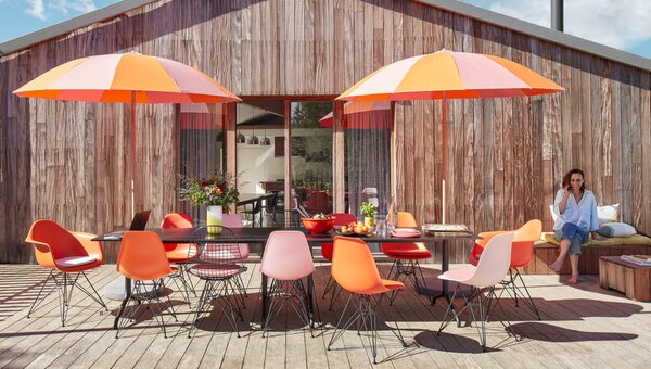 Vitra designové židle DSR - skořepina černá, podnož chromová