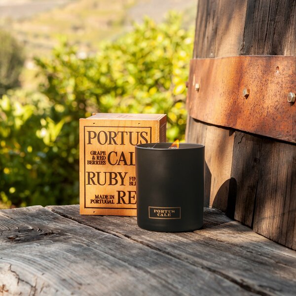 CASTELBEL Portus Cale Ruby Red Vonná svíčka, 210 g