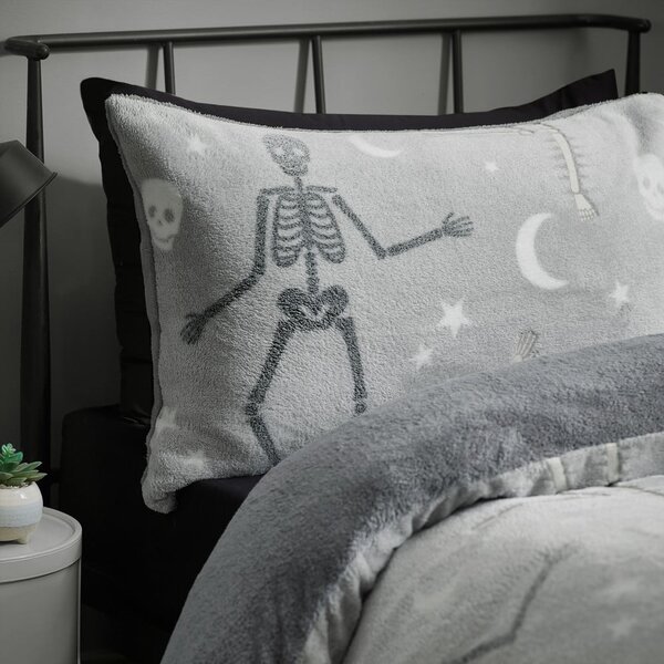 Šedé dětské povlečení se svítícím efektem na jednolůžko z mikroplyše 135x200 cm Halloween Skeleton – Catherine Lansfield