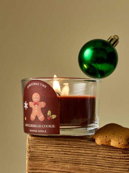 Sinsay - Vánoční vonná svíčka s potiskem perníčkového panáčka Gingerbread - béžová