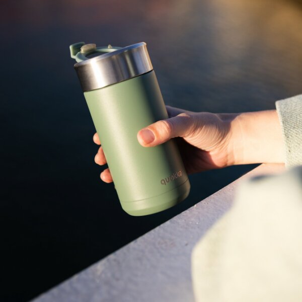 Quokka termohrnek se sítkem Boost Pine 400 ml