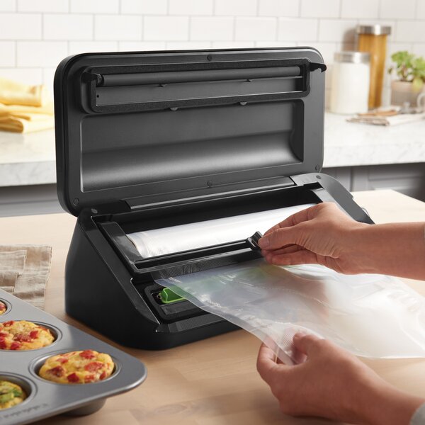 Kompaktní vakuová svářečka fólií FoodSaver VS2190X