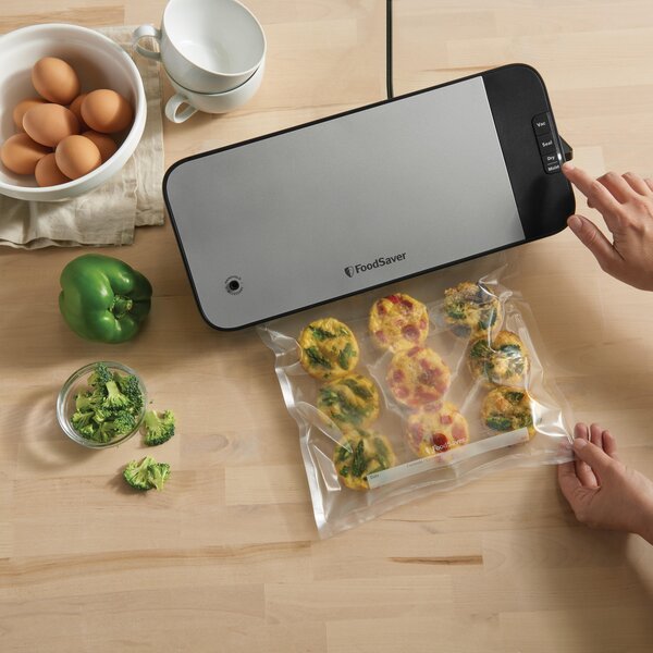 Kompaktní vakuová svářečka fólií FoodSaver VS2190X