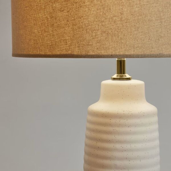 Bílá keramická stolní lampa Kave Home Mijal se lněným stínidlem