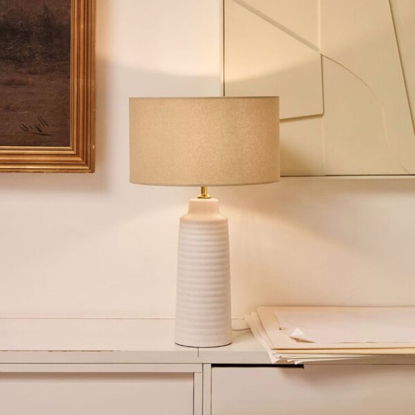 Bílá keramická stolní lampa Kave Home Mijal se lněným stínidlem