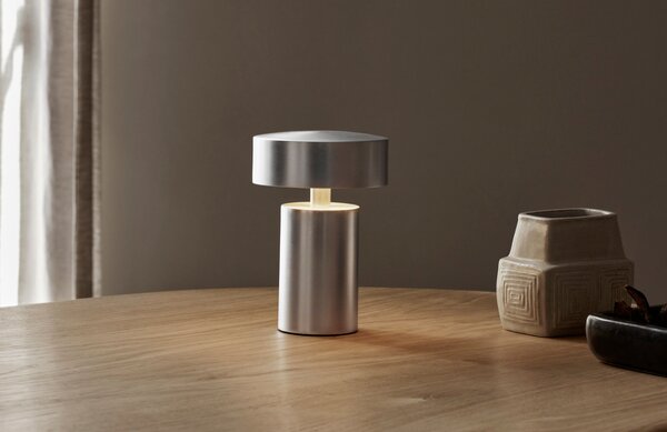 Audo CPH Stříbrná hliníková LED stolní lampa AUDO COLUMN