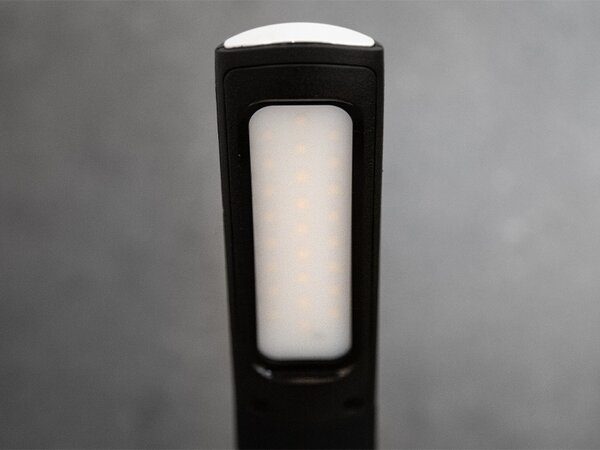 PANLUX s.r.o. Stolní LED lampička LORD LED s displejem - neutrální - bílá, hnědá, černá kůže Barva produktu: Bílá