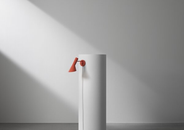 Nástěnná lampa AJ "Electric Orange" Louis Poulsen