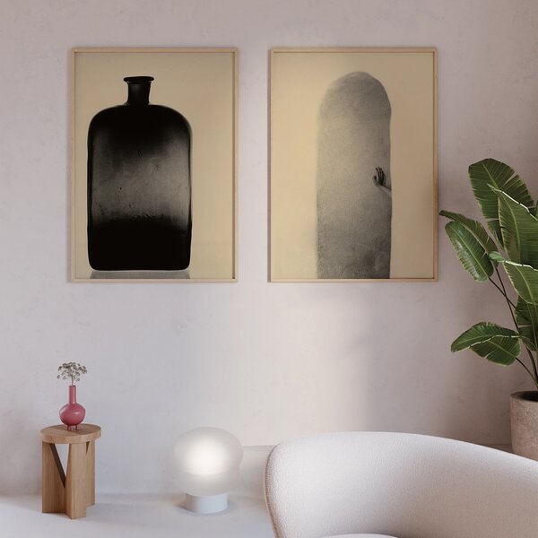 Paper Collective designové moderní obrazy Hand and Wall (50 x 70 cm)