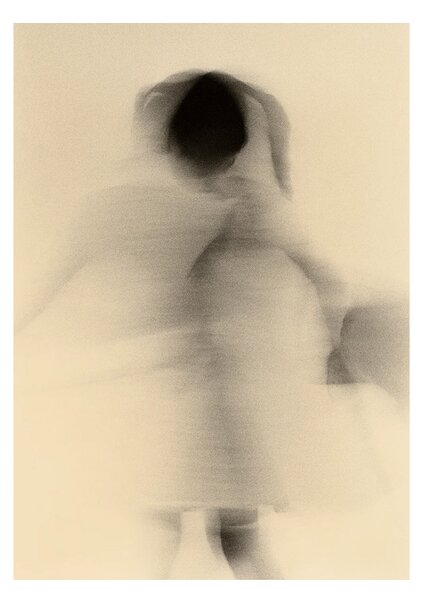Paper Collective designové moderní obrazy Blurred Girl (50 x 70 cm)