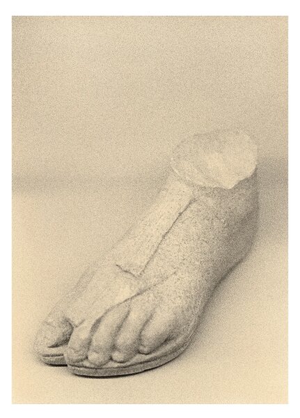 Paper Collective designové moderní obrazy The Foot (70 x 100 cm)
